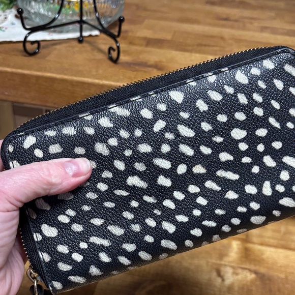 Tory Burch Black and Cream Spotted Wallet - Picture 8 of 13